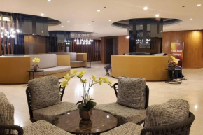 Shore 2 1Br Suite with Balcony within Mall of Asia Complex